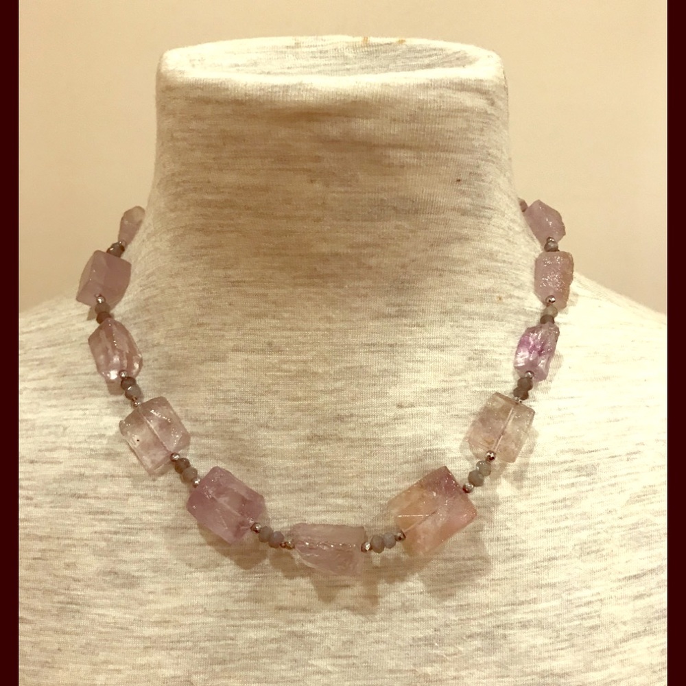 Graduated light roughly cut amethyst bead necklace - Picture 1 of 4